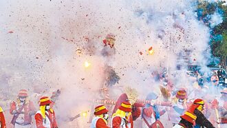 迎元宵 台南聖母廟煙火秀 台東炸寒單