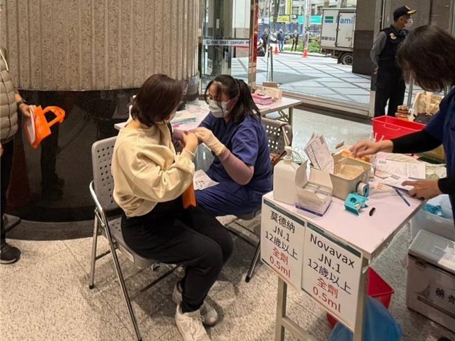 新北市卫生局今（9）日表示，流感疫苗7日晚间已全数打完，但2月4日新北流感疫苗系统关闭前预约的数量皆保留。（图／新北市卫生局）