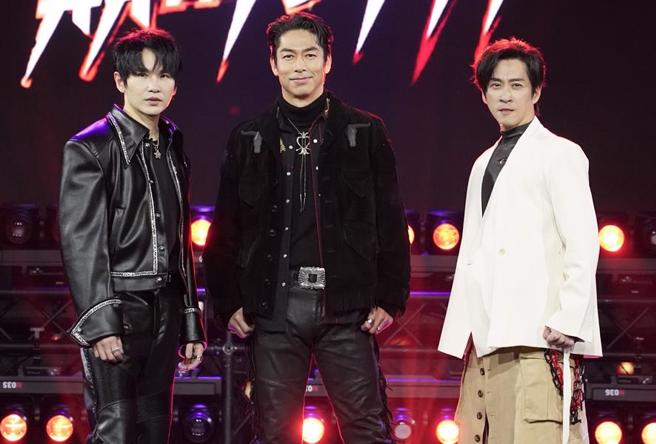 3人一同为了街舞节目努力。（谢采恩摄）