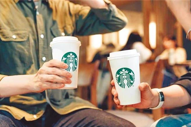 星巴克10日祭出买两杯大杯饮料，第二杯半价。（星巴克提供／朱世凯台北传真）