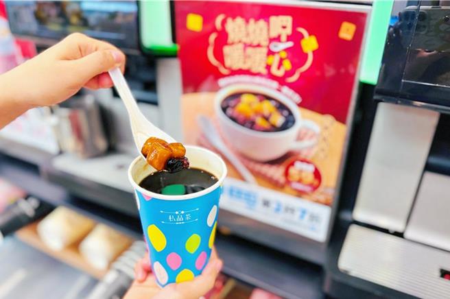 全家「燒燒仙草」限時優惠價只要39元。（全家提供／朱世凱台北傳真）