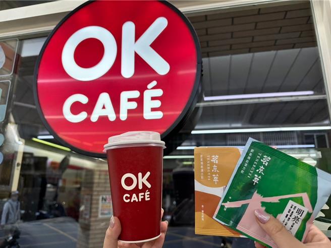OKmart聯名茗京萃推出「紫蘇飲」與「百草甘茶飲」，9日享單杯暖心價39元。（OKmart提供／朱世凱台北傳真）