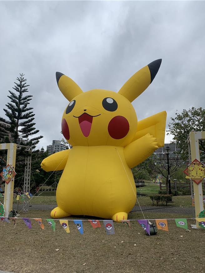 2025台灣燈會在桃園，試營運期間遇到寒流來襲，民眾不畏橙色低溫警報前往賞燈。(翻攝照片／蔡依珍桃園傳真)