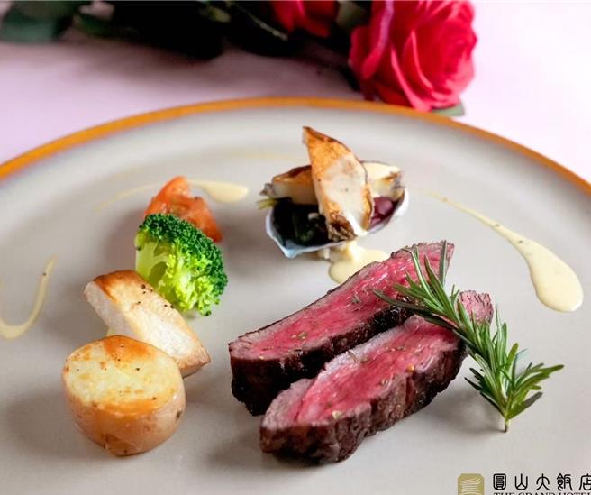 圆山饭店精心推出「老饕恋曲．情人夜语」牛排馆限定浪漫飨宴，以奢华精致的义式料理，甜蜜庆祝专属情人的美好时刻。（图／圆山大饭店）