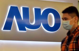 面板雙虎1月營收不同調！群創增3.8％、友達減11.9％