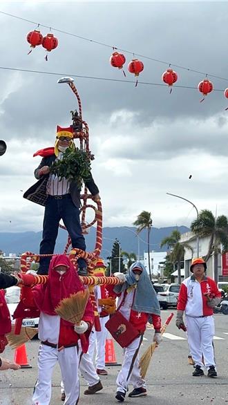 迎炮洗禮！莊瑞雄、洪宗楷親身體驗炸寒單