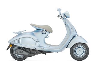 Vespa 946 Snake 冰晶藍身靈動亮相