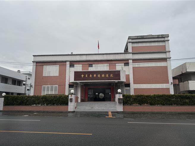 花莲陆续传出民眾在罢免连署书递交中选会后，遭户政单位「查水表」，据了解，检调单位接获情资后，4日已积极主动访查有关单位及相关人士。（罗亦晽摄）