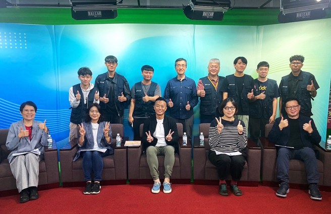 義守大學舉辦「傳播與媒體生態電視座談會」，邀請業界與傳播學術界的專家學者，探討AI深偽技術與產業趨勢。(照片/義守大學提供)