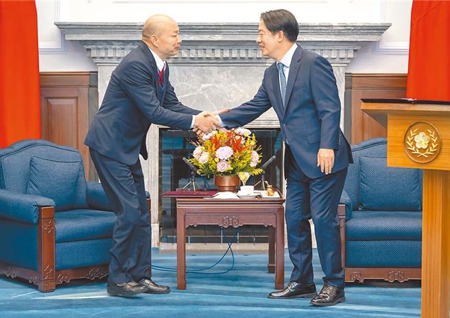 立法院长韩国瑜（左）与赖清德总统（右）。（资料照）