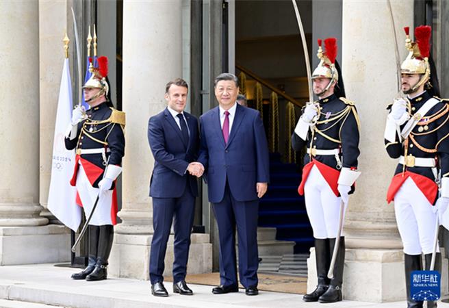 马克宏喊话川普：别盯着欧盟，中国才是你的首要问题。（新华社）