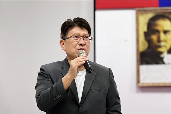 新竹县绿营及公民团体展开罢林思铭的连署书已达第一阶段门槛，林思铭认这种不理性及仇恨式的罢免行动，呼吁民进党主席赖清德应该悬崖勒马。（罗浚滨摄）