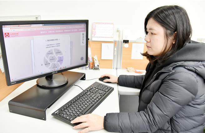 云嘉南分署长刘邦栋建议求职者可运用「台湾就业通」网站协助厘清职涯方向，帮自己找到理想工作。（云嘉南分署提供／张毓翎台南传真）