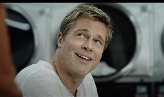 布莱德彼特饰演一名重返F1®赛场的前赛车手。（截自华纳兄弟ＹＴ）