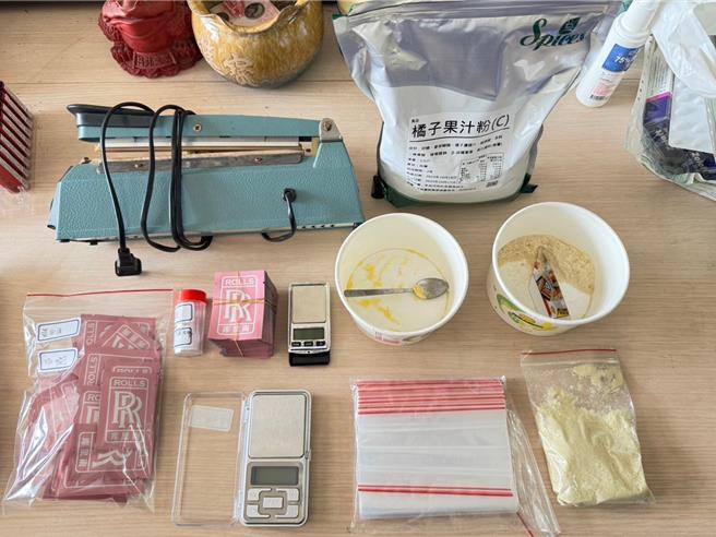 台中市刑大侦破以29岁黄姓男子为首的5人洗钱集团，发现黄男不仅涉洗钱，还涉毒品分装、贩售，现场查扣市值约15万元毒咖啡包、K他命等毒与分装工具。（民眾提供／潘虹恩台中传真）