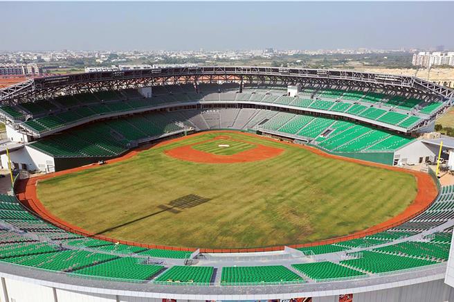 台南亚太国际棒球训练中心成棒主球场于今年1月竣工，首度迎来韩国NC恐龙队（NC Dinos）展开春训。（市府提供／洪荣志台南传真）