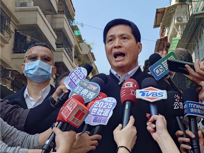 高雄市警察局長林炎田說明借提張介宗回現場進行比對。（任義宇攝）