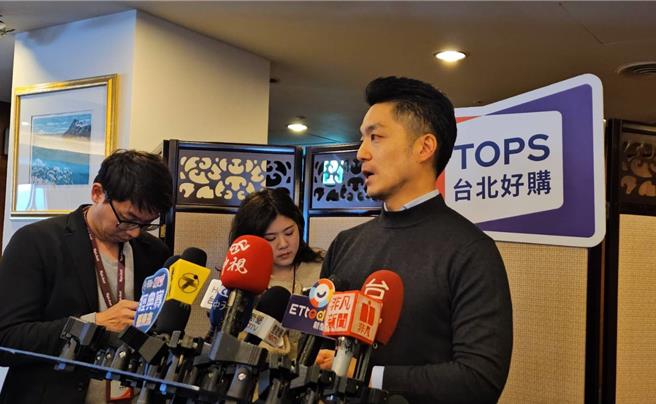 面對近日藍綠罷免行動，台北市長蔣萬安重申會和國民黨籍立委站在一起，也對李彥秀的家人受到波及表達不捨。（謝佳君攝）