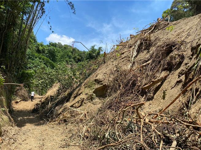 彰化县去年透过卫星影像变异点监测，抓到30件违反水土保持法进行裁罚，罚金累计达248万。（彰化县政府提供／叶静美彰化传真）