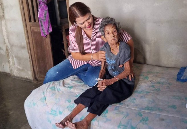 泰国一名老妇人死而復生。（图／翻摄自khaosod）