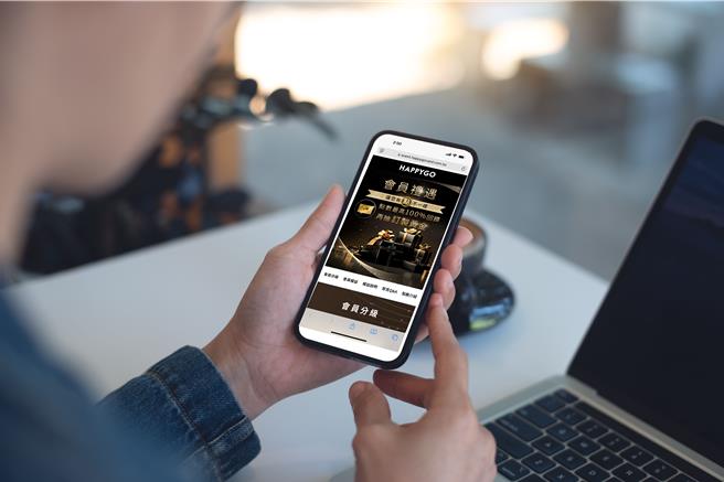 点数平台HAPPY GO蛇年推出「黄金HAPPY GO卡」礼遇卡友。（HAPPY GO提供）