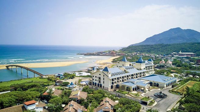 福容大飯店福隆店獲得「觀光旅館及旅館業」金獎肯定。(麗寶集團提供)