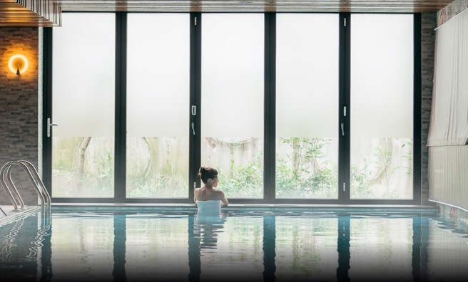 福隆海洋溫泉「氯化物氫鹽泉」，礦物質含量豐富，是一般泉質的30-40倍。(麗寶集團提供)
