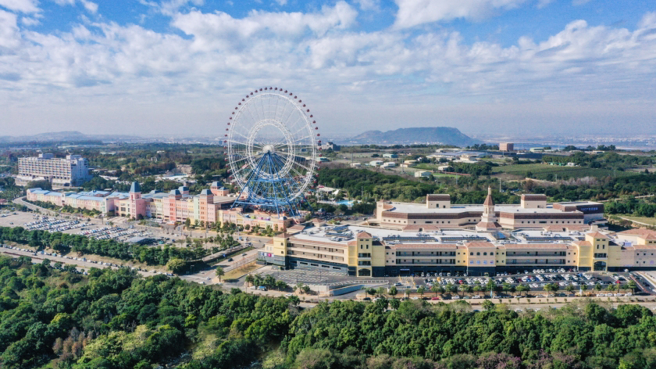 麗寶樂園渡假區主打一站式旅遊，吃喝玩樂、住宿、購物、賽車一次全滿足。(麗寶集團提供)