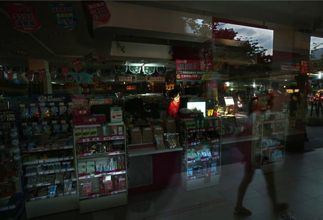 台北市大安區、中山區、中正區、萬華區10日下午有逾1.4萬戶停電，台電指出在晚間19點16分已全數復電。（圖／報系資料照）