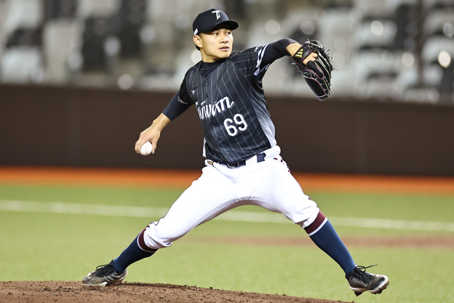 世界棒球经典赛资格赛中华队投手徐若熙，10日在闭门赛最快球速152公里，并送出3次三振。（中华职棒联盟提供）