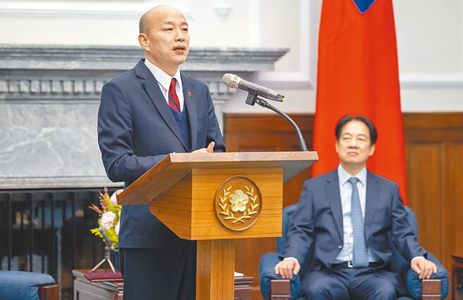 賴清德總統（右）召集包括韓國瑜（左）在內的五院院長進行院際協調。（總統府提供）