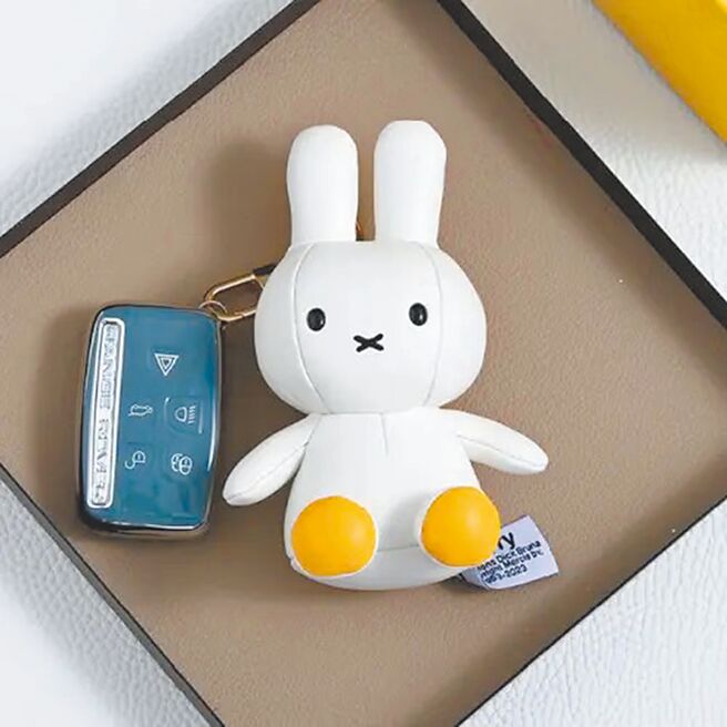 miffy米飞兔快闪店新品PU软质皮革吊饰，680元。（我适文创提供）
