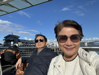 不輸阿湯哥！管中閔PO加州帥照 賢伉儷曬恩愛