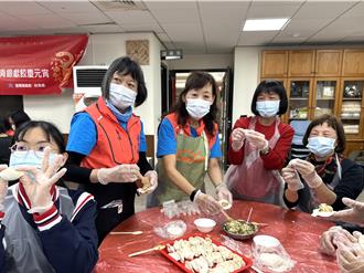 元宵集結百人包2萬顆水餃 台東縣府為獨居長輩送暖