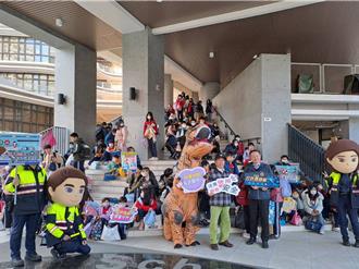 開學日桃園各警分局護童上學 加強校園周邊違規取締