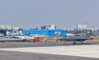 印度航空展揭幕  第五代戰機F-35A首同框Su-57