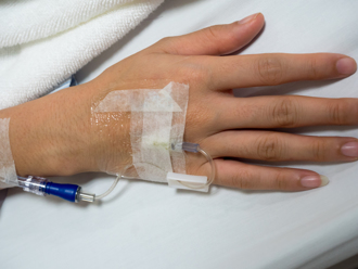 今年首例傷寒現蹤！10多歲男疑吃海鮮感染 住院10天未康復