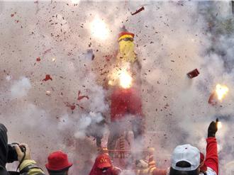 台東元宵節限定！30場炮炸寒單爺、擔飯遶境齊亮相