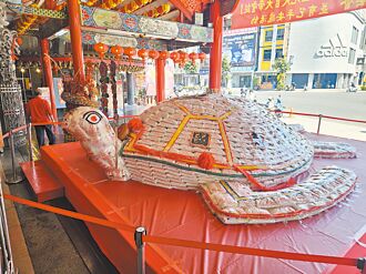 屏东 慈凤宫2.2万斤米龟 开光启灵