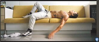 超级杯大片登场 小布飙速晒肌肉