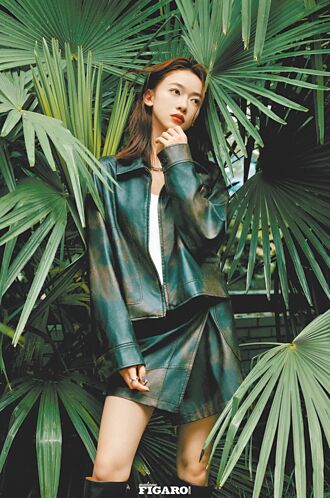 吴谨言佩戴中性珠宝传递幸福