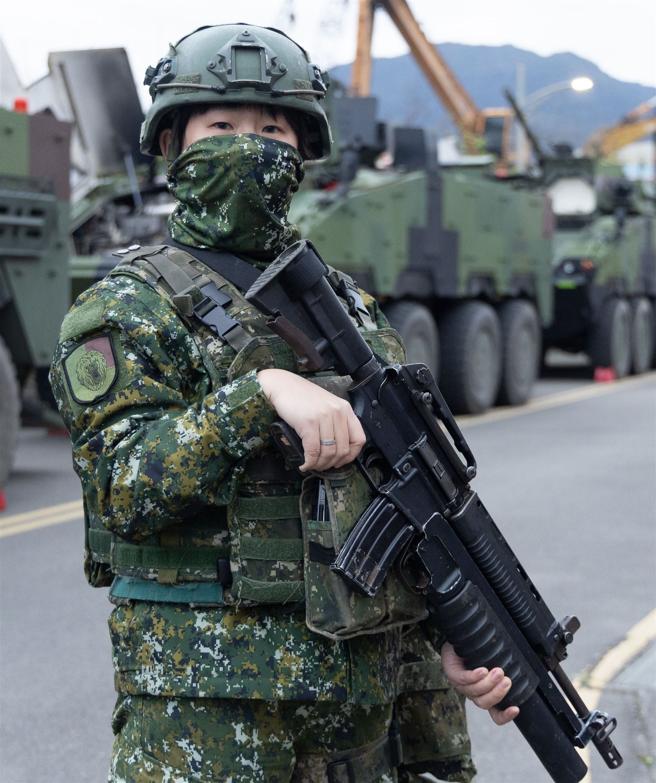 谢依珊中士。（记者尤韵婷摄）