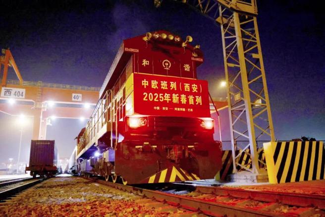 从2024年10月起，俄罗斯颁布新规定，查扣了大量中欧班列上的中国出口货物。（图／央视）