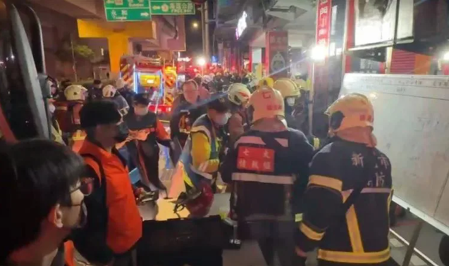 新北市中和区一间套房今（11）日清晨发生火警。（翻摄中天新闻）