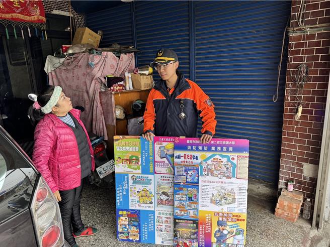 明天就是元宵节，民眾热闹团圆庆元宵时，爆竹燃放也要当心。（官田消防分队提供／张毓翎台南传真）