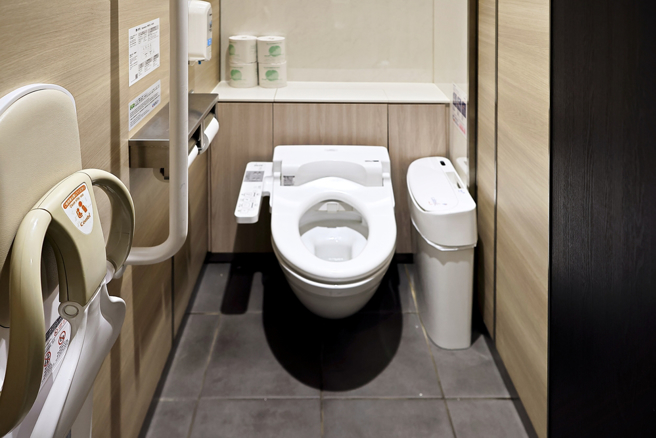 一名住在日本的女网友表示，车站厕所使用量很大，但每次轮到她上，厕所都是乾净的。（图：shutterstock／达志）