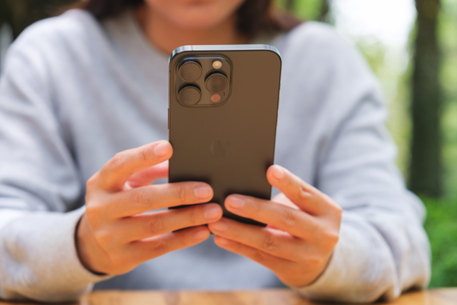 iPhone的使用者要留意系统更新。（示意图：shutterstock／达志