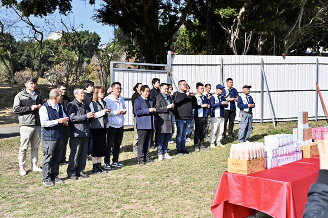 東海古典玫瑰園隆重舉行開工典禮，團隊誠心祭拜，祈願工程順利圓滿。（照片/東海大學提供）
