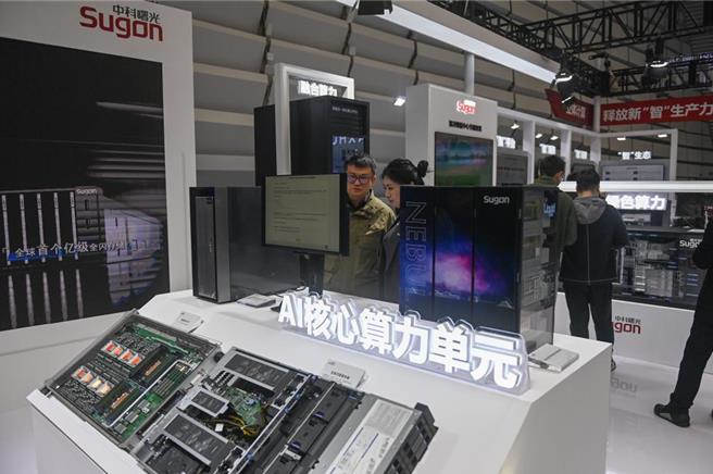 有大陆学者提醒，面对生成式AI衍生的相关法律纠纷，在鼓励技术创新的同时，立法和司法还应该从「维护优质数据生态」的「社会受益」（social benefit）」视角，思考法律与技术创新的博弈。图为示意图。（摘自新华社）