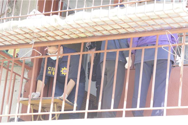 检警专案小组昨天二度搜索张介宗住处，暂不考虑开挖。（本报资料照片／郭良杰高雄传真）